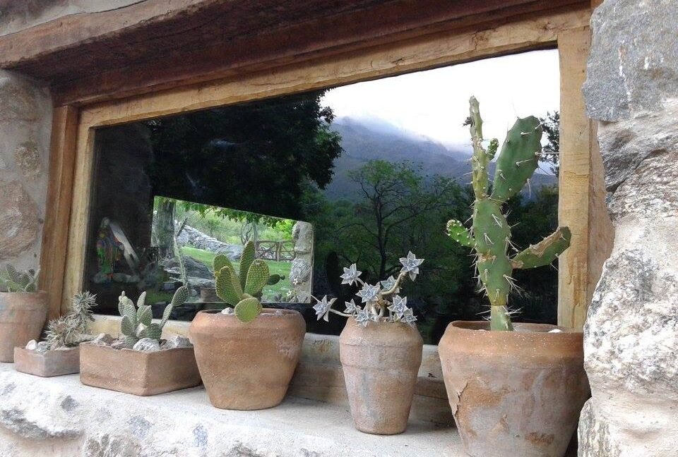 Ventana casa amarilla